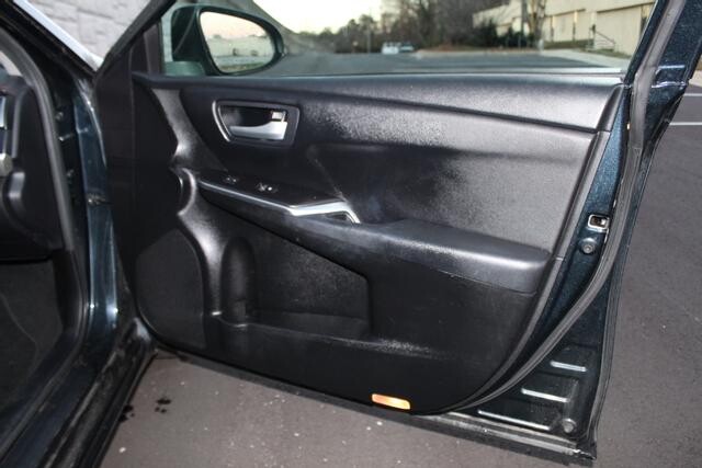 2017 Toyota Camry in Decatur, GA 30032 - 2097378 127