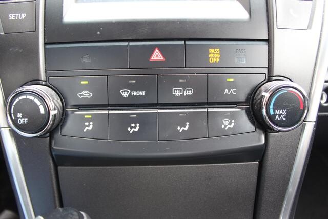 2017 Toyota Camry in Decatur, GA 30032 - 2097378 87