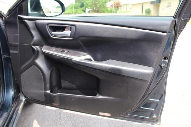 2017 Toyota Camry in Decatur, GA 30032 - 2097378 97