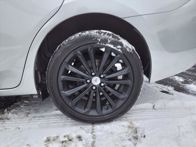 2016 Toyota Corolla in Warren, OH 44484 - 2099677 5