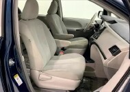 2012 Toyota Sienna in Chantilly, VA 20152 - 2104240 6