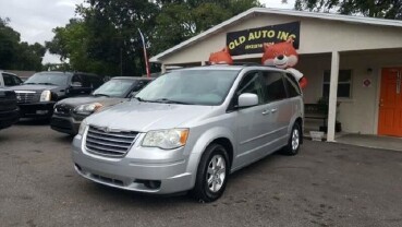 2008 Chrysler Town & Country in Tampa, FL 33612