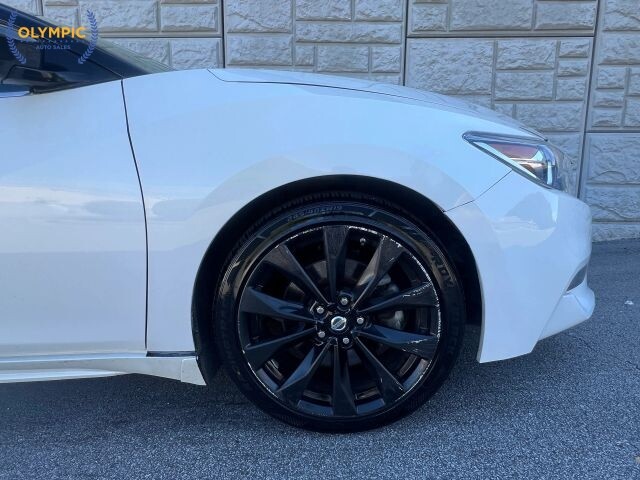 2016 Nissan Maxima in Decatur, GA 30032 - 2113251 11