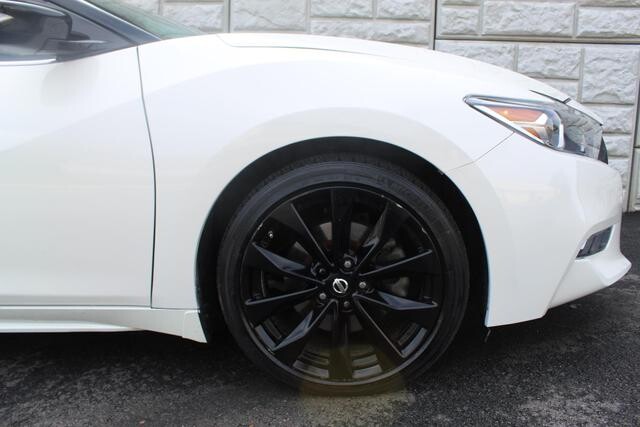 2016 Nissan Maxima in Decatur, GA 30032 - 2113251 56