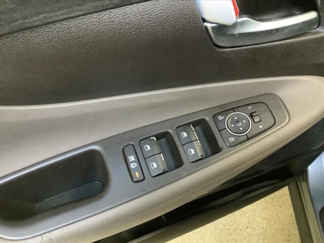 2019 Hyundai Santa Fe in Chicago, IL 60659 - 2113577 10