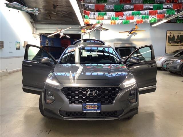 2019 Hyundai Santa Fe in Chicago, IL 60659 - 2113577 24