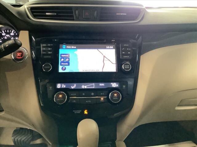 2015 Nissan Rogue in Chicago, IL 60659 - 2113579 14