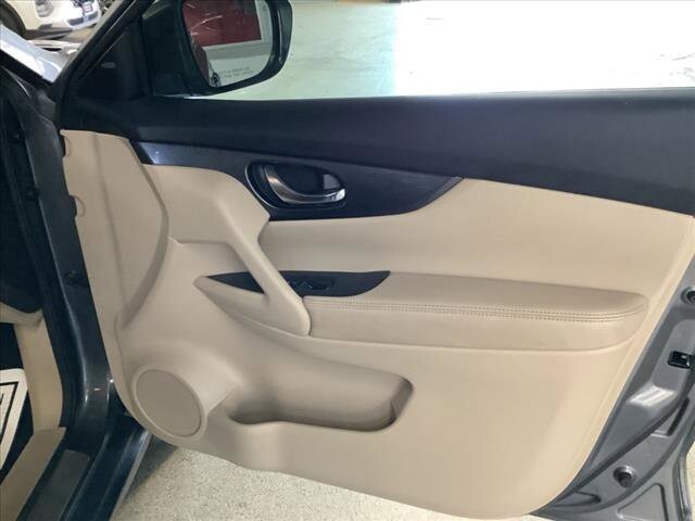 2015 Nissan Rogue in Chicago, IL 60659 - 2113579 17