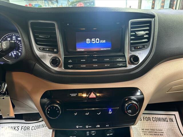 2018 Hyundai Tucson in Chicago, IL 60659 - 2113597 13