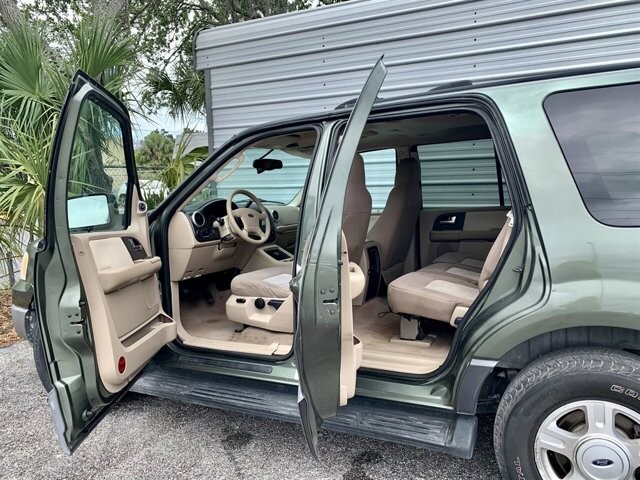 2004 Ford Expedition in Hudson, FL 34669 - 2114464 9