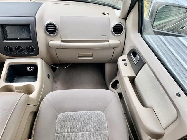 2004 Ford Expedition in Hudson, FL 34669 - 2114464 16