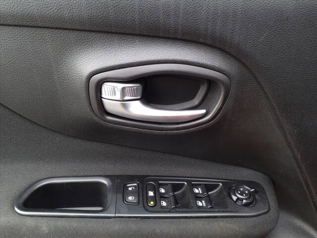 2015 Jeep Renegade in Warren, OH 44484 - 2116355 11