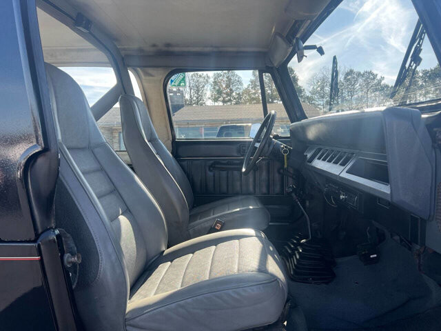 1990 Jeep Wrangler in Hickory, NC 28602-5144 - 2116901 9
