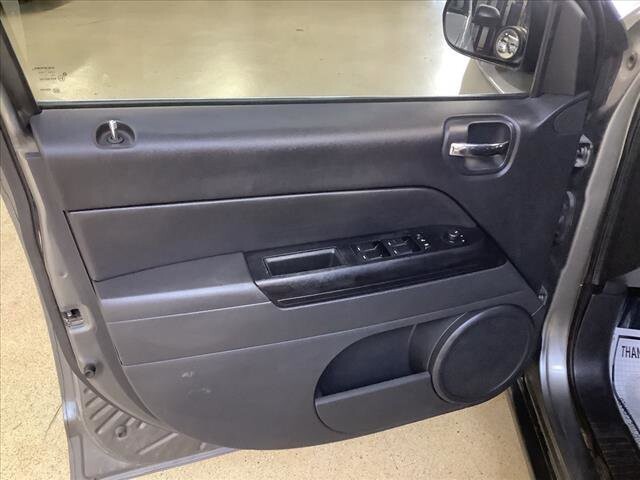 2011 Jeep Compass in Chicago, IL 60659 - 2116917 9