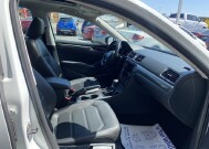 2017 Volkswagen Passat in Cicero, IL 60804 - 2129883 21