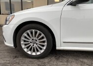 2017 Volkswagen Passat in Cicero, IL 60804 - 2129883 28