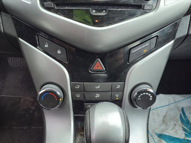 2014 Chevrolet Cruze in Warren, OH 44484 - 2130900 9