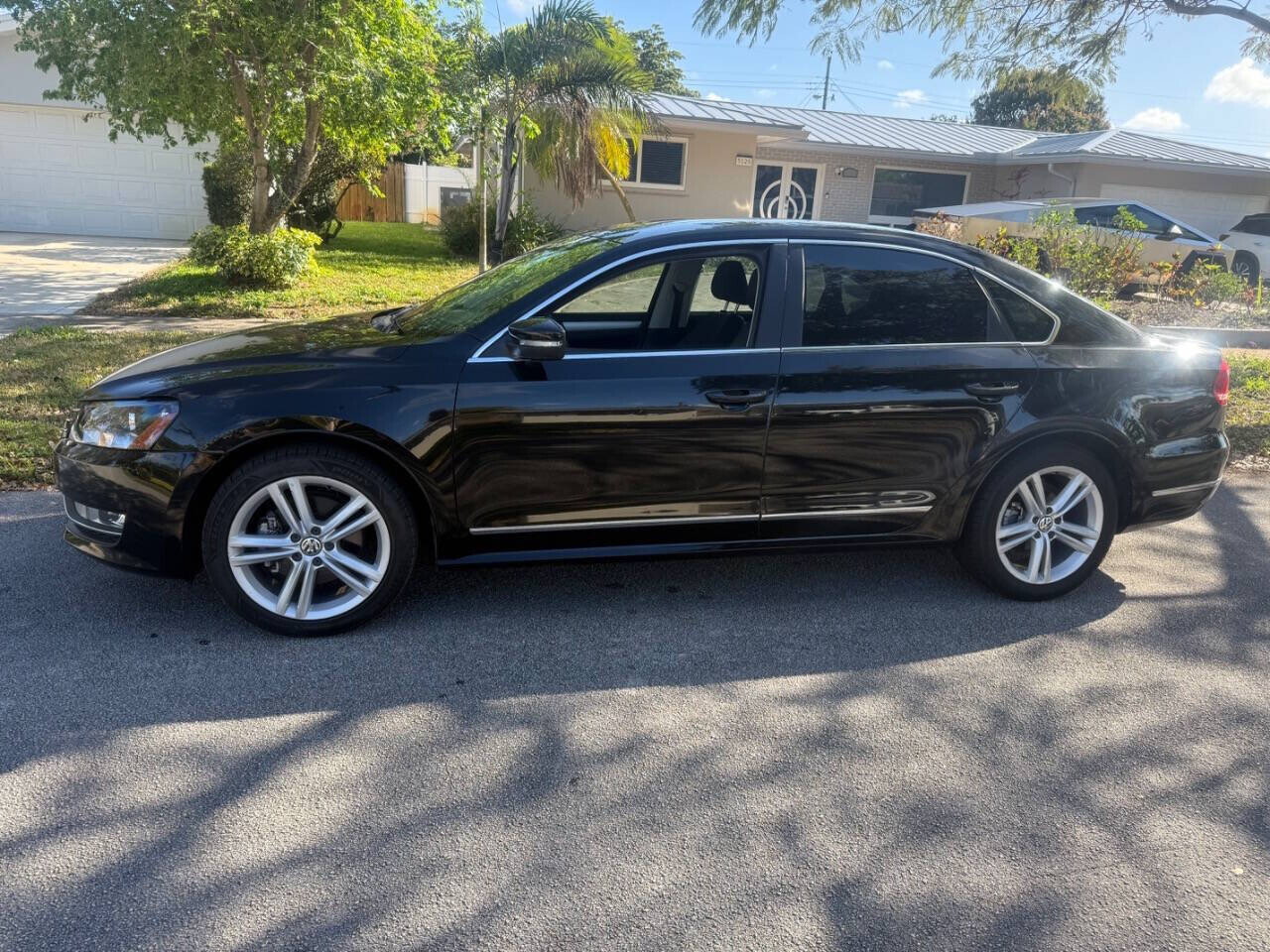 2013 Volkswagen Passat in Hollywood, FL 33023-1906 - 2133248 4