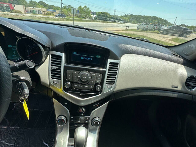 2016 Chevrolet Cruze in Commerce, GA 30529 - 2142530 14
