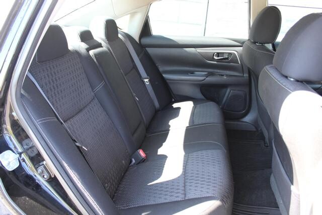 2017 Nissan Altima in Decatur, GA 30032 - 2142815 147