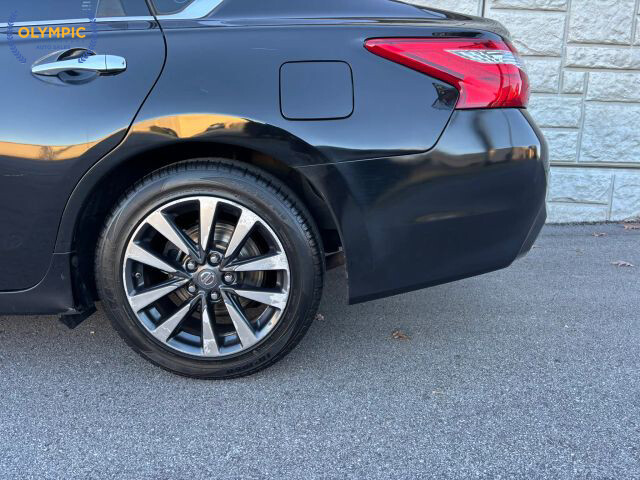 2017 Nissan Altima in Decatur, GA 30032 - 2142815 10