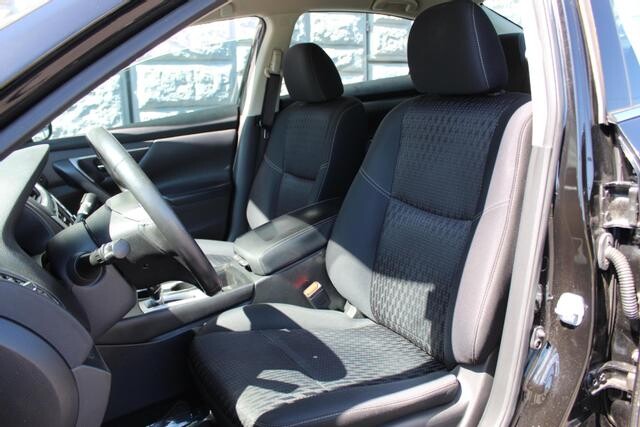 2017 Nissan Altima in Decatur, GA 30032 - 2142815 144