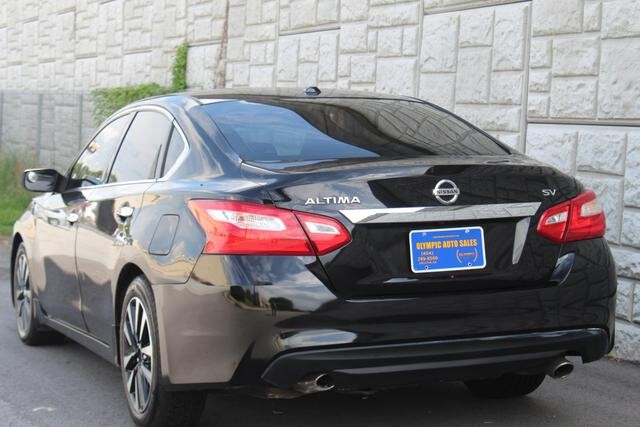 2017 Nissan Altima in Decatur, GA 30032 - 2142815 88