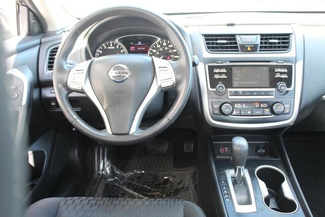 2017 Nissan Altima in Decatur, GA 30032 - 2142815 135