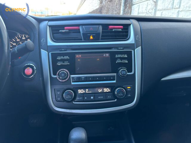 2017 Nissan Altima in Decatur, GA 30032 - 2142815 27