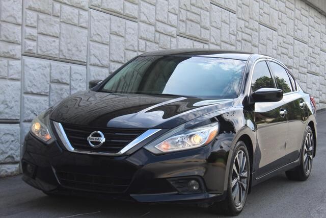 2017 Nissan Altima in Decatur, GA 30032 - 2142815 85