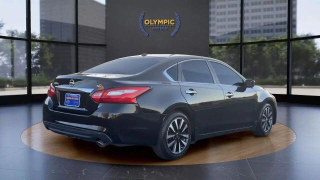 2017 Nissan Altima in Decatur, GA 30032 - 2142815 49