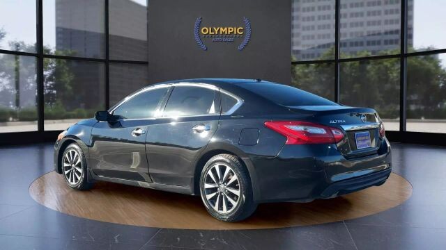 2017 Nissan Altima in Decatur, GA 30032 - 2142815 48