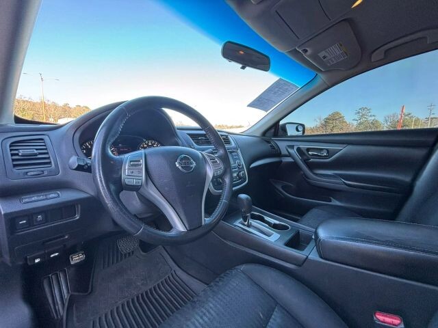 2017 Nissan Altima in Decatur, GA 30032 - 2142815 60