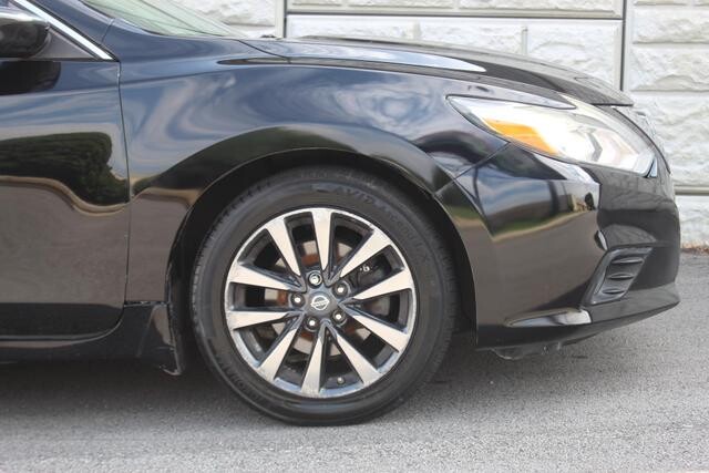 2017 Nissan Altima in Decatur, GA 30032 - 2142815 95