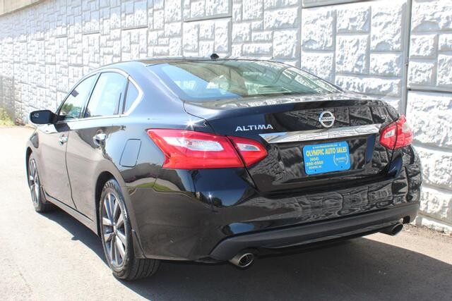 2017 Nissan Altima in Decatur, GA 30032 - 2142815 127