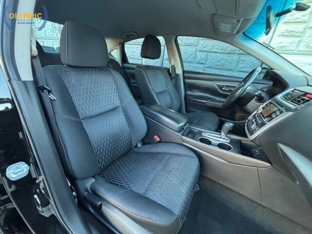 2017 Nissan Altima in Decatur, GA 30032 - 2142815 36