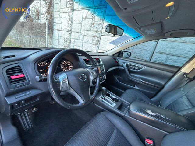 2017 Nissan Altima in Decatur, GA 30032 - 2142815 17