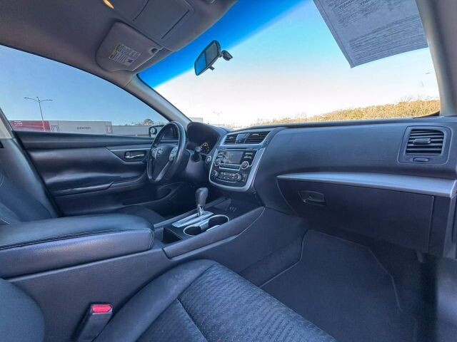 2017 Nissan Altima in Decatur, GA 30032 - 2142815 61