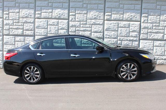 2017 Nissan Altima in Decatur, GA 30032 - 2142815 131