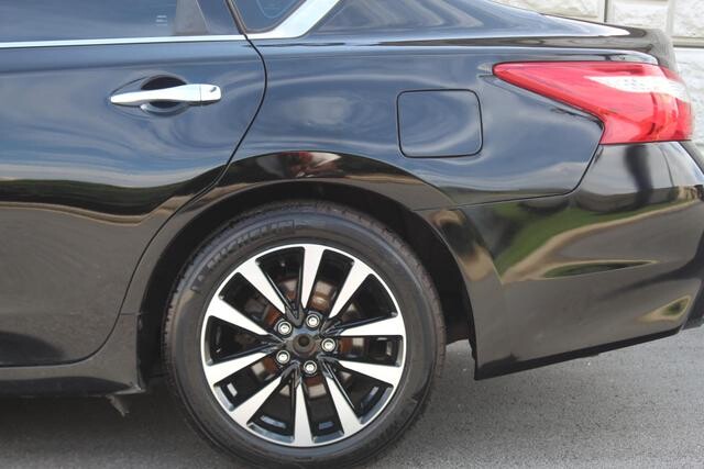 2017 Nissan Altima in Decatur, GA 30032 - 2142815 94