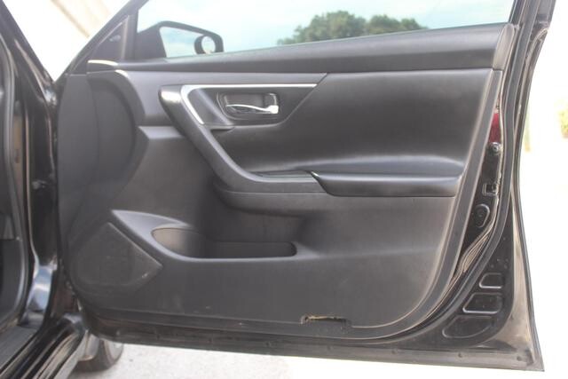 2017 Nissan Altima in Decatur, GA 30032 - 2142815 119