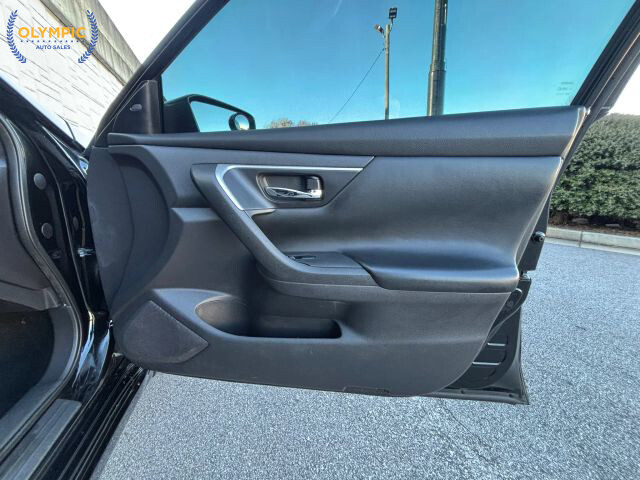 2017 Nissan Altima in Decatur, GA 30032 - 2142815 41