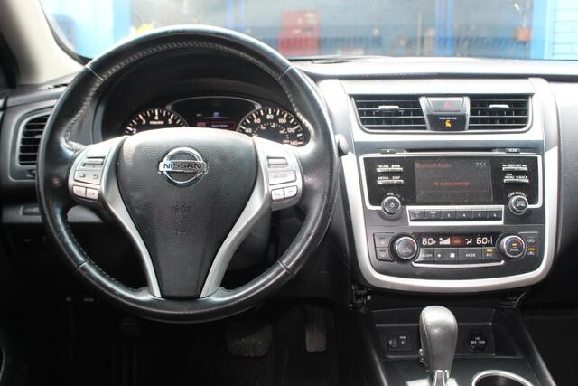 2017 Nissan Altima in Decatur, GA 30032 - 2142815 100