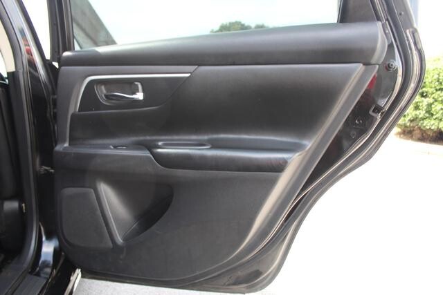 2017 Nissan Altima in Decatur, GA 30032 - 2142815 121