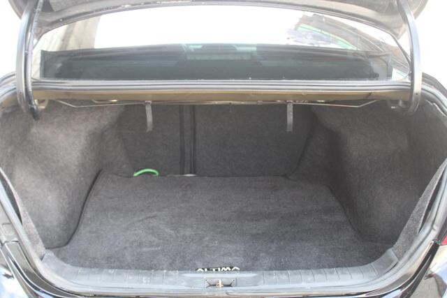 2017 Nissan Altima in Decatur, GA 30032 - 2142815 122