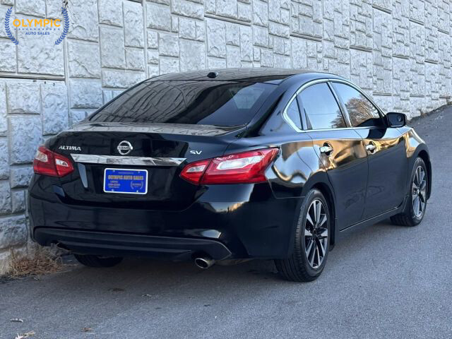 2017 Nissan Altima in Decatur, GA 30032 - 2142815 6