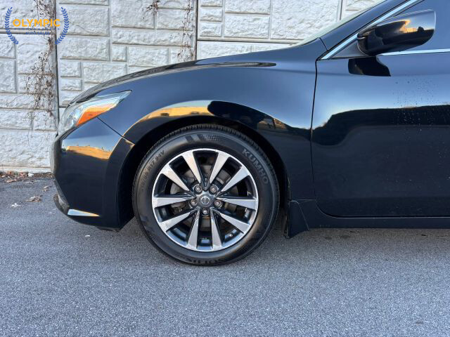 2017 Nissan Altima in Decatur, GA 30032 - 2142815 9