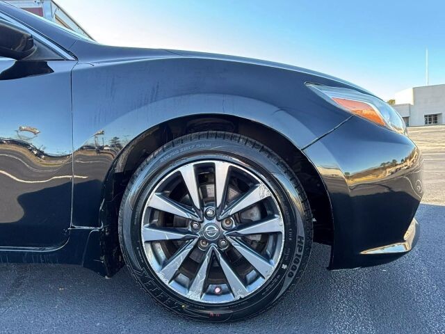 2017 Nissan Altima in Decatur, GA 30032 - 2142815 55