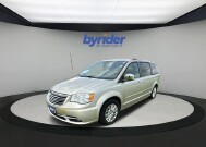 2014 Chrysler Town & Country in Waukesha, WI 53186 - 2145447 4