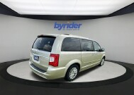 2014 Chrysler Town & Country in Waukesha, WI 53186 - 2145447 8